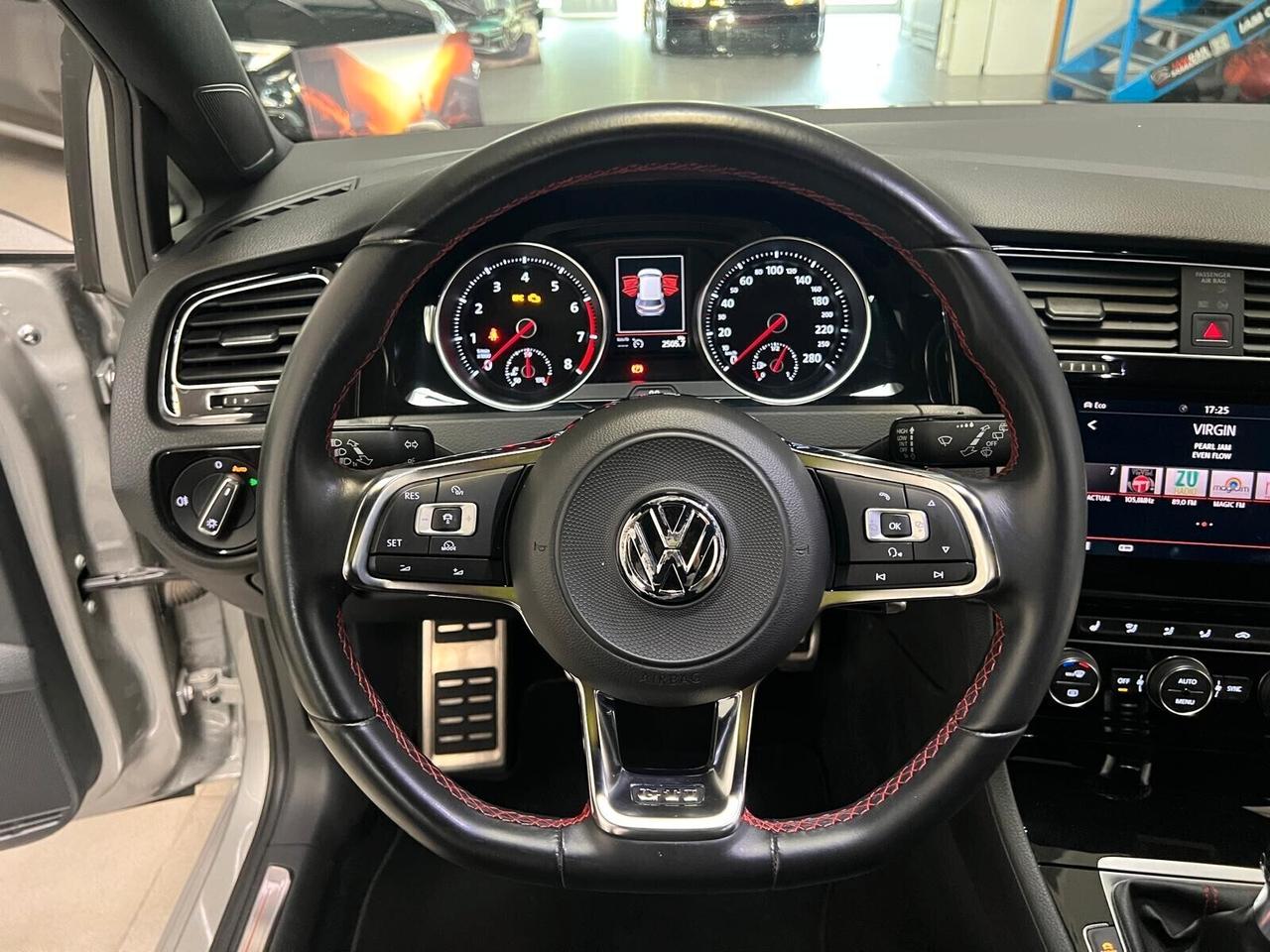 Volkswagen Golf GTI Performance 2.0 TSI 230CV