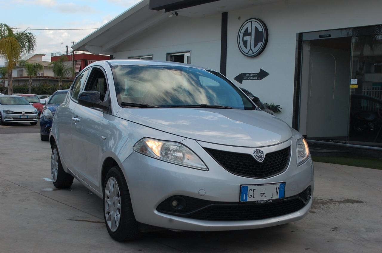 Lancia Ypsilon 1.0 firefly 70CV hybrid Gold S&S Uff Italy USB