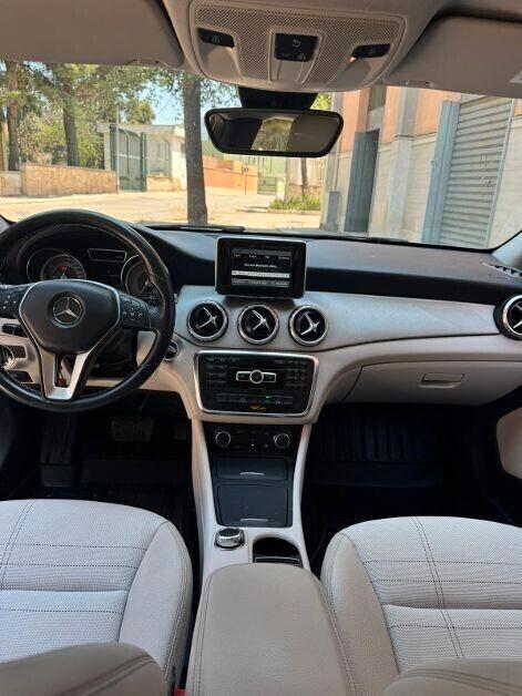 Mercedes-Benz GLA 200d Aut. *FULL OPT.* da VETRINA