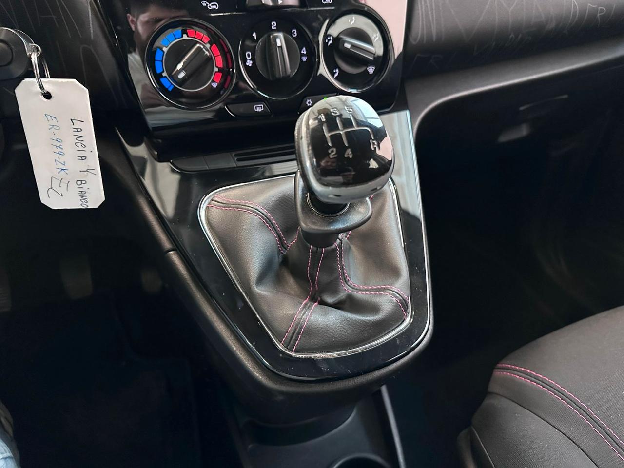 Lancia Ypsilon 5 Porte Ypsilon 1.2 8v Silver 69cv