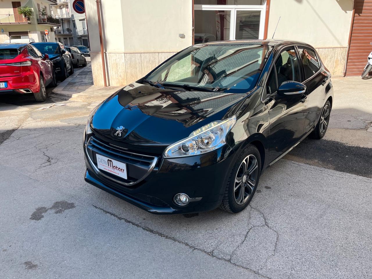 Peugeot 208 1.4 HDi 68 CV 5 porte Allure