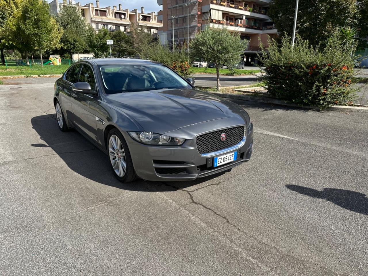 Jaguar XE 2.0 D Turbo aut. Pure