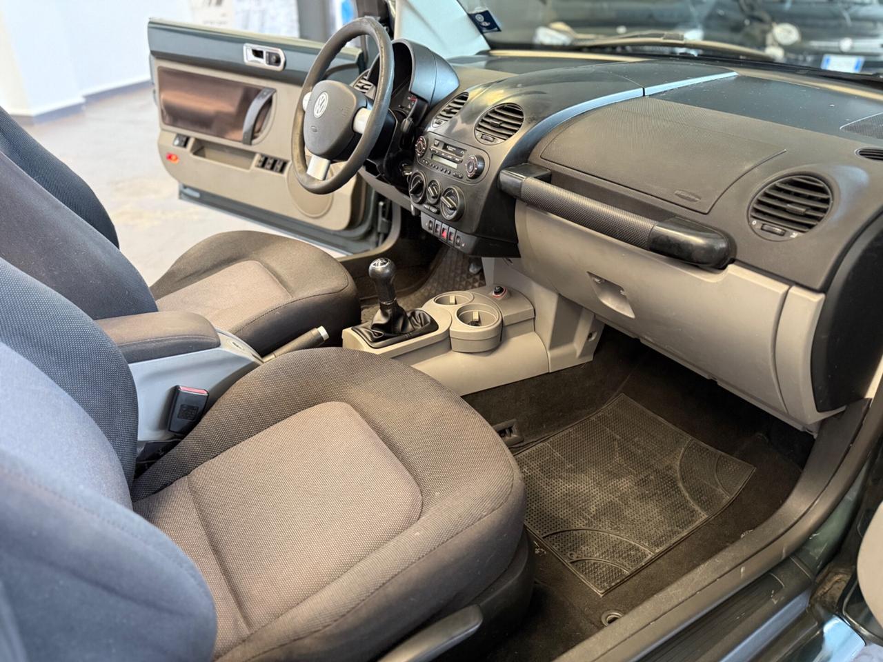 Volkswagen New Beetle 1.6 Cabrio