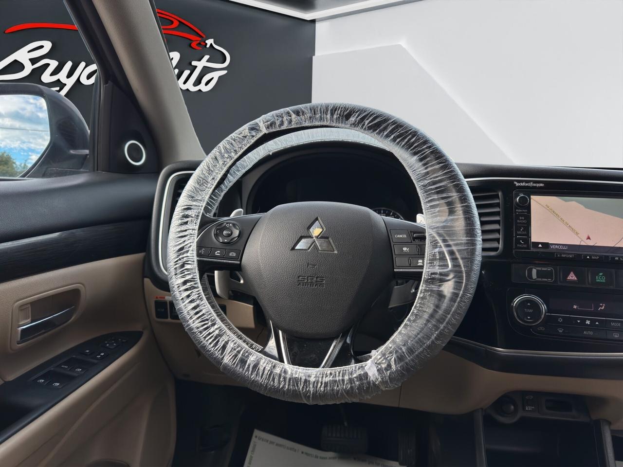 Mitsubishi Outlander 2.2 DI-D 4WD Instyle Plus Navi Diamond Pack 7P