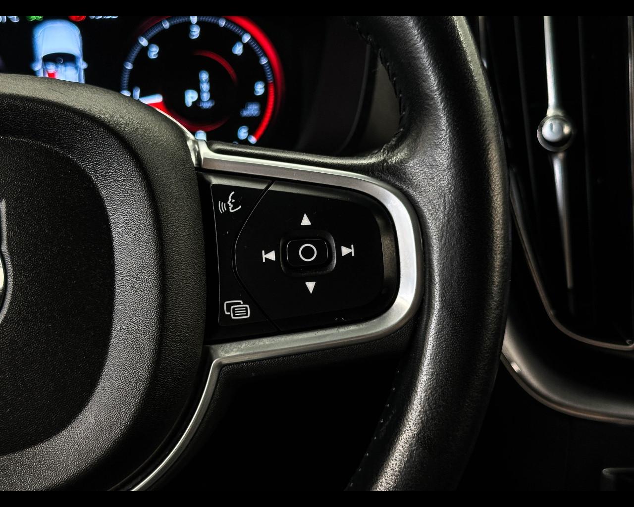 VOLVO XC60 B4 (d) AWD Geartronic Momentum Pro