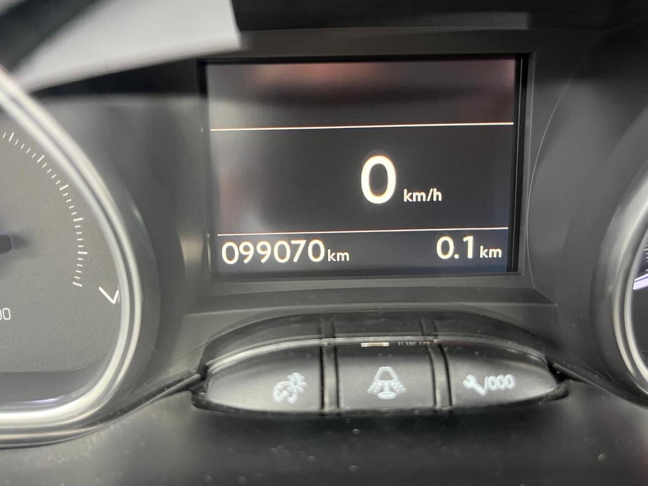 Peugeot 2008-1.2 benz-“allure”-2015