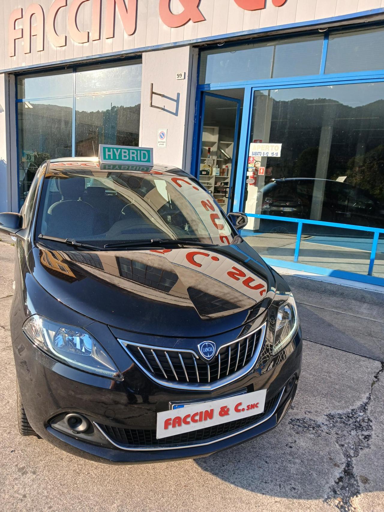 Lancia Ypsilon 1.0 FireFly 5 porte S&S Hybrid Ecochic Silver