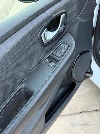 RENAULT Clio dCi 8V 75 CV 5 porte Moschino Life