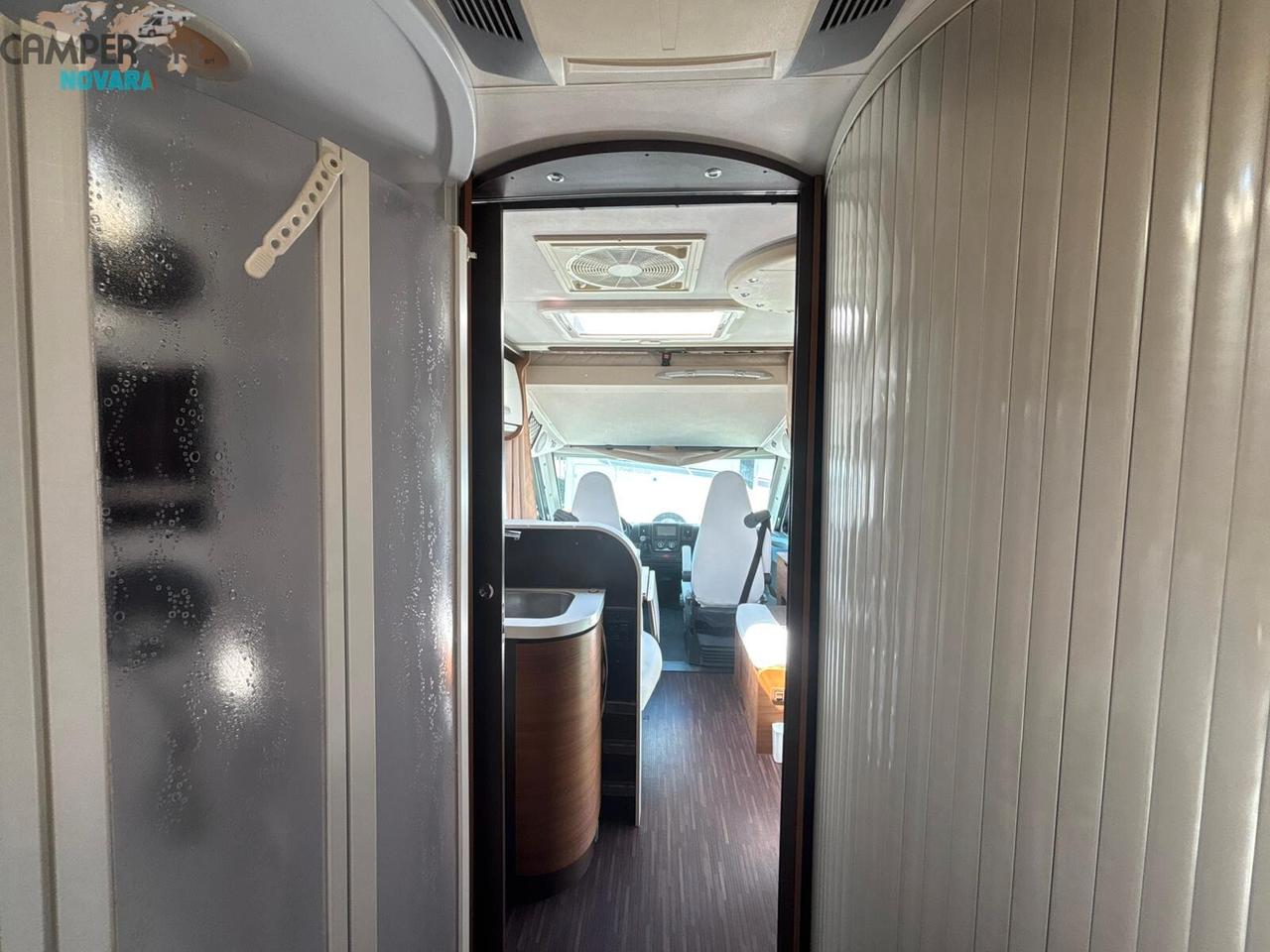 ELNAGH MAGNUM 81G - motorhome con letto nautico in coda e maxi garage