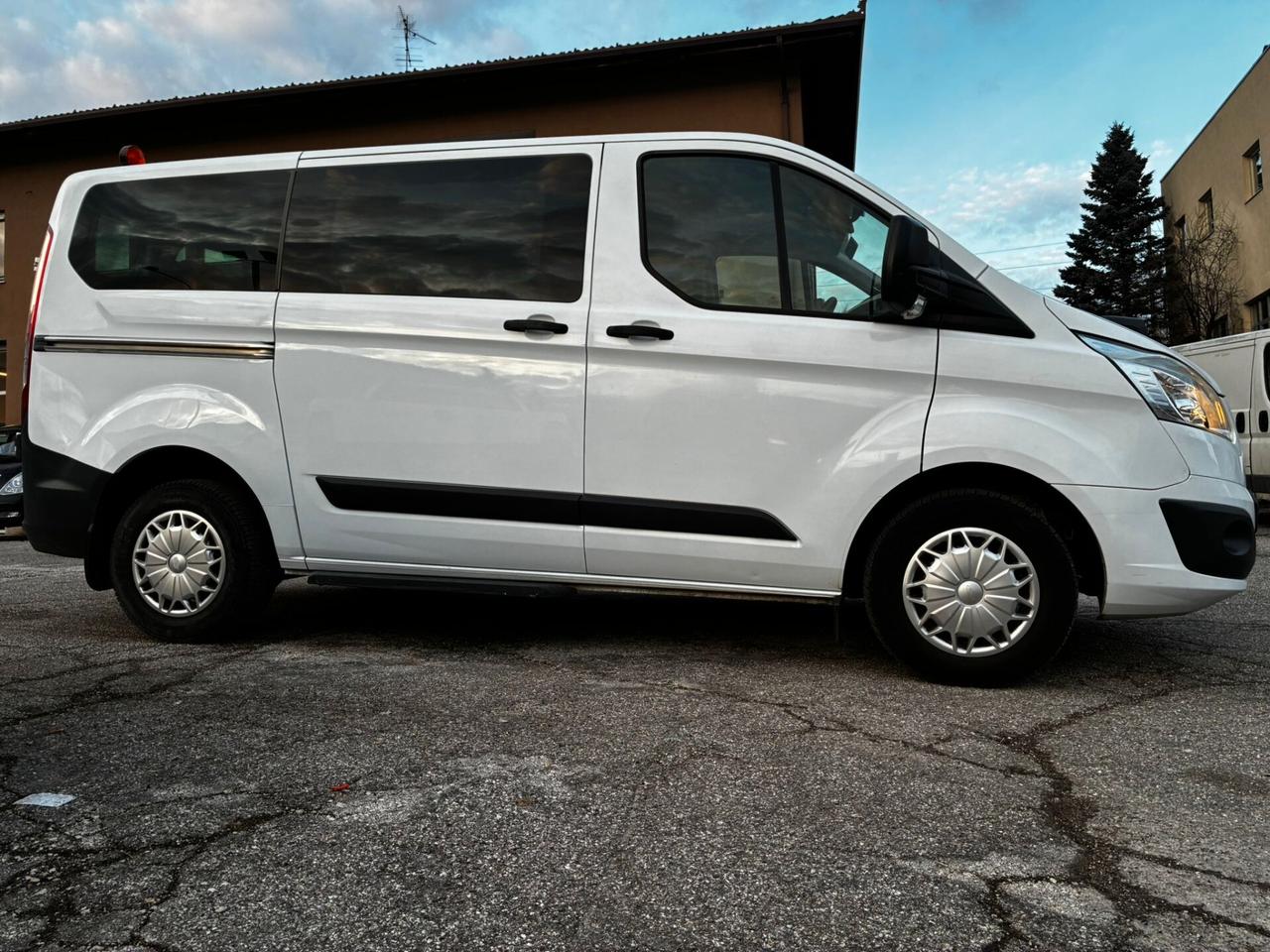 FORD TRANSIT CUSTOM 2.2 TDCi 9 POSTI