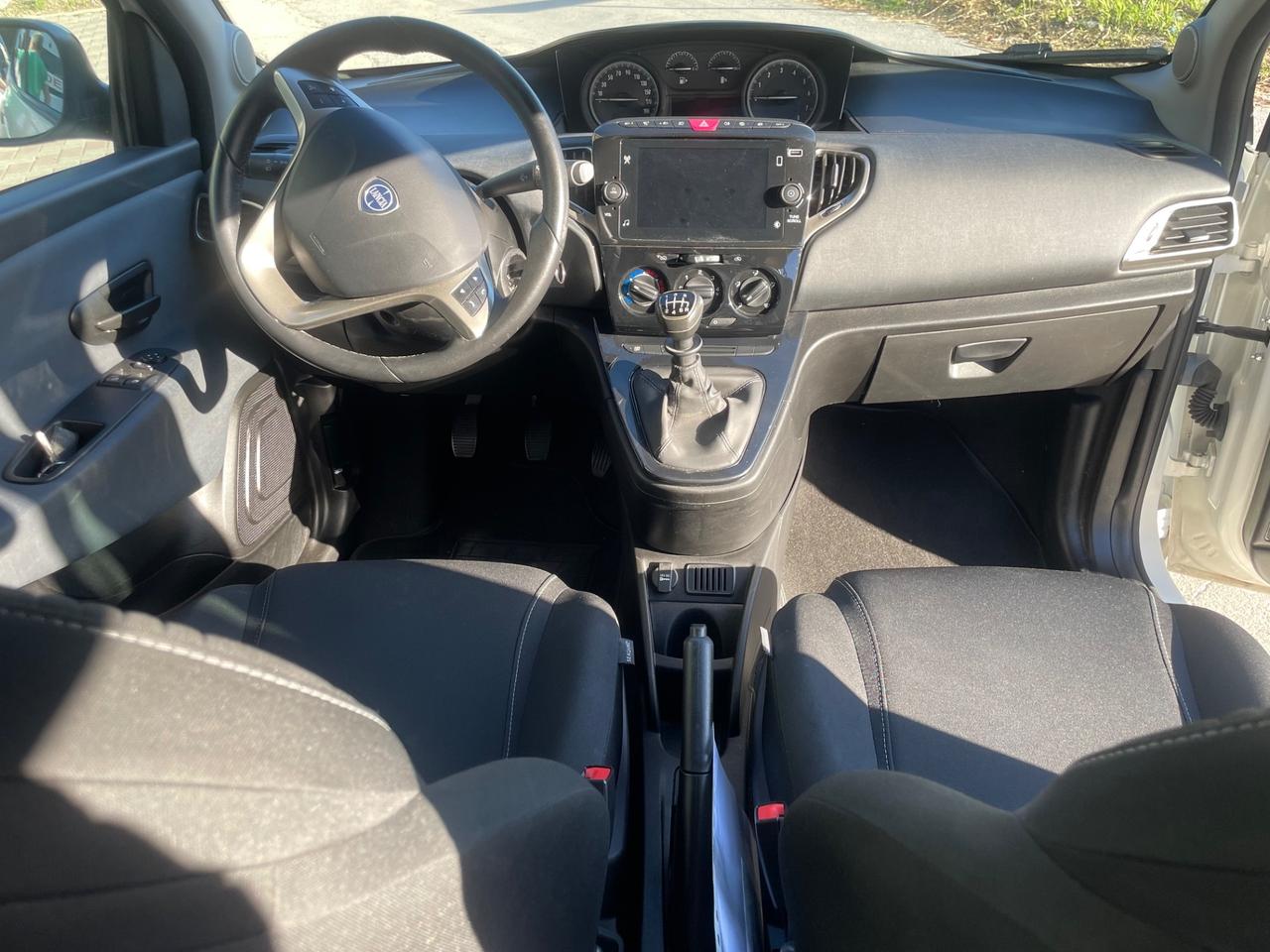 Lancia Ypsilon 1.0 FireFly 5 porte S&S Hybrid Gold