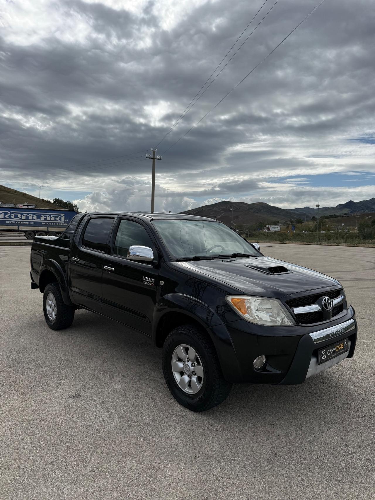 Toyota Hilux 3.0 D-4D 4WD 4p. Doub. Cab SR+