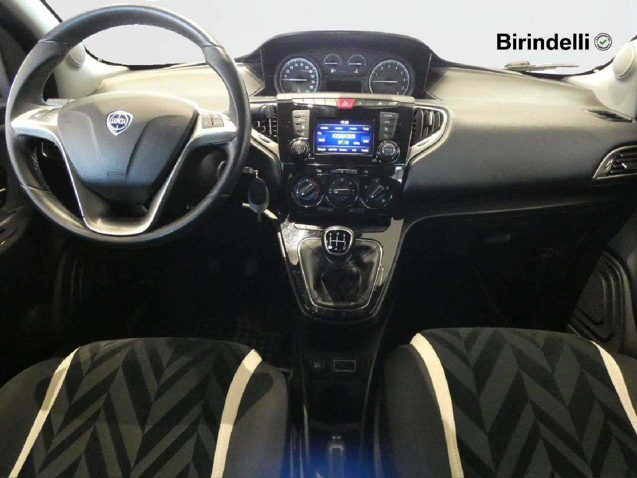LANCIA Ypsilon 3ª serie - Ypsilon 1.2 69 CV 5 porte Gold
