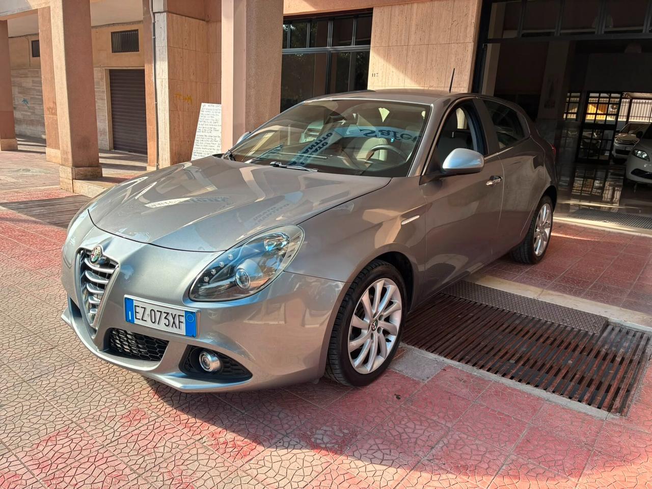 AlfaRomeo Giulietta 1.6mjet105CV garantita-2015