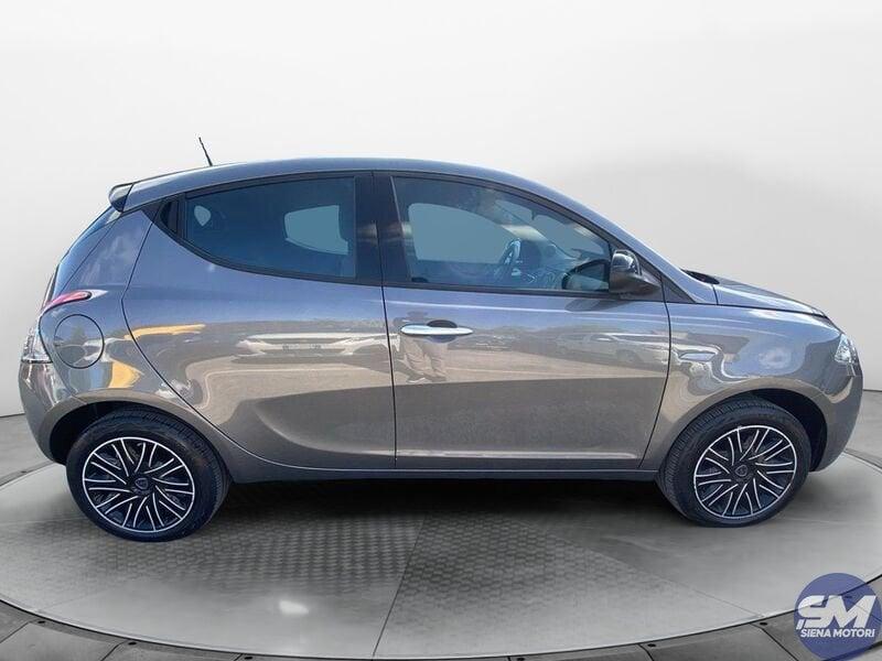 Lancia Ypsilon 1.0 FireFly 5 porte S&S Hybryd Gold