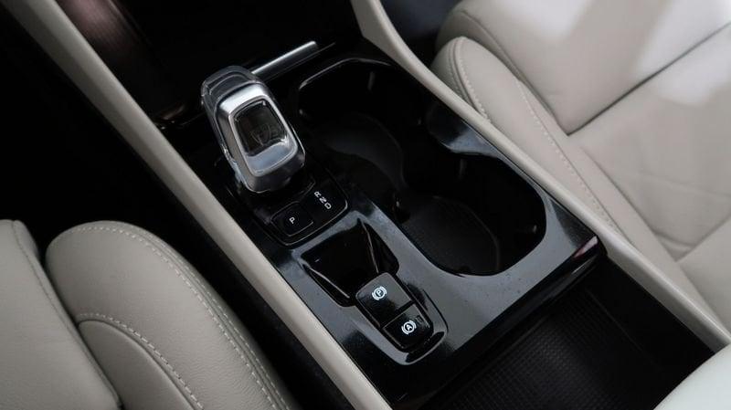 Volvo XC40 Recharge T5 Plug-in Hybrid Recharge Plus Bright
