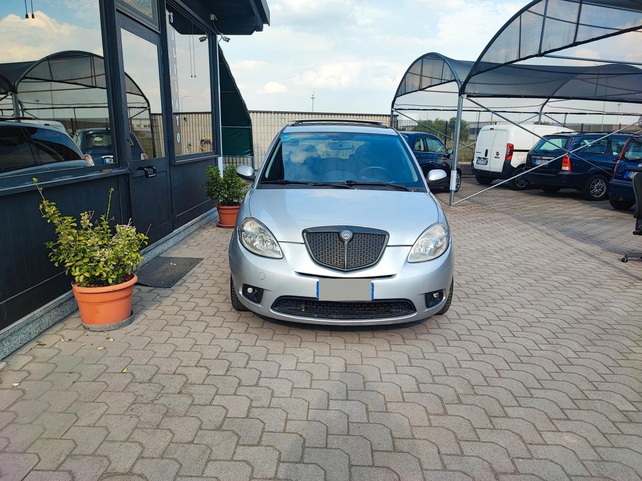 Lancia Ypsilon 1.4 16V MomoDesign