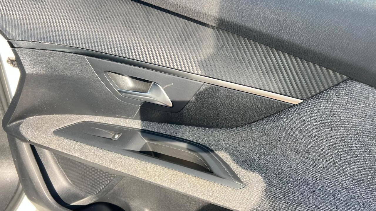 Peugeot 3008 BlueHDi 130 S&S EAT8 Allure