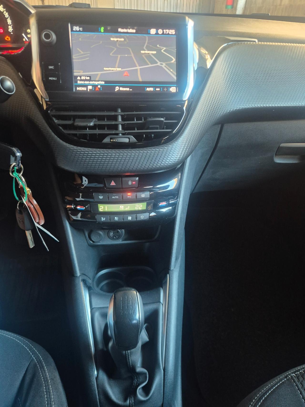Peugeot 208 PureTech 82 5 porte Allure neo patentati