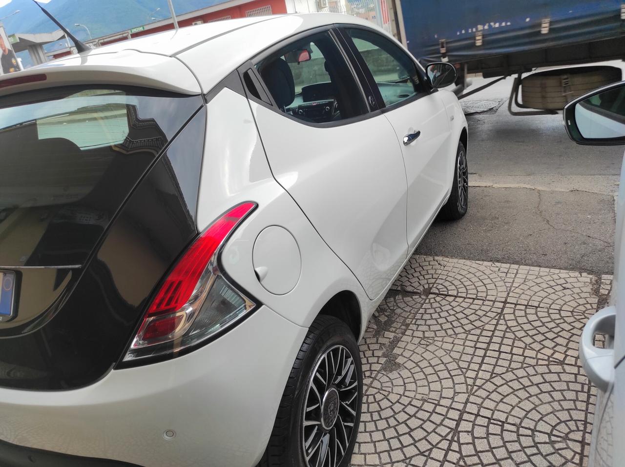 Lancia Ypsilon 2016 0.9 TwinAir Benzina metano LEGA SENSORI BLUETOOTH