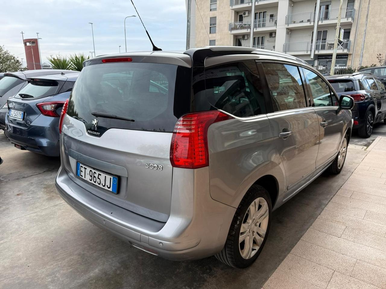 Peugeot 5008 1.6 HDi 115CV Business