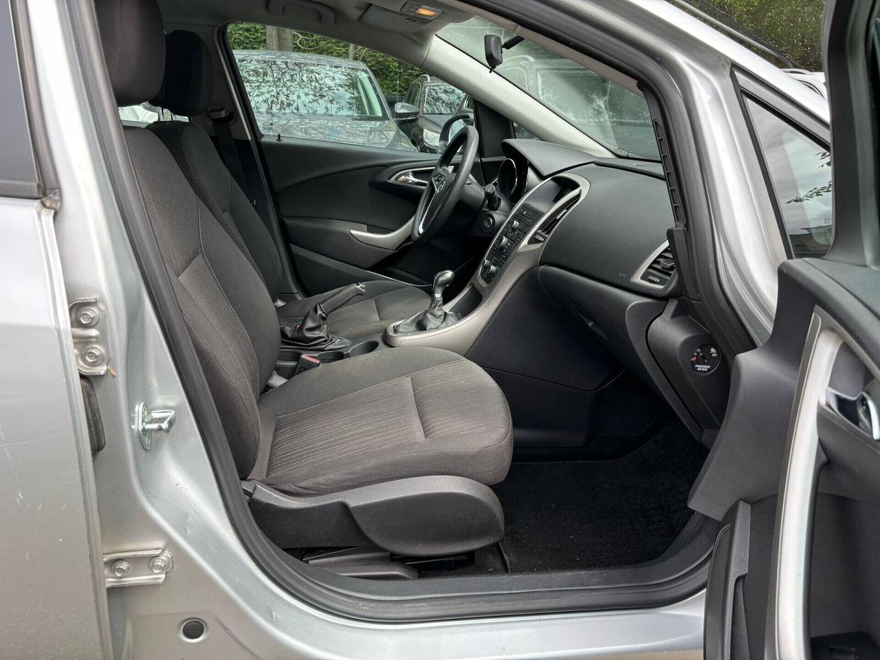 Opel Astra 1.4 100CV Sports Tourer Cosmo ok Neopatentati