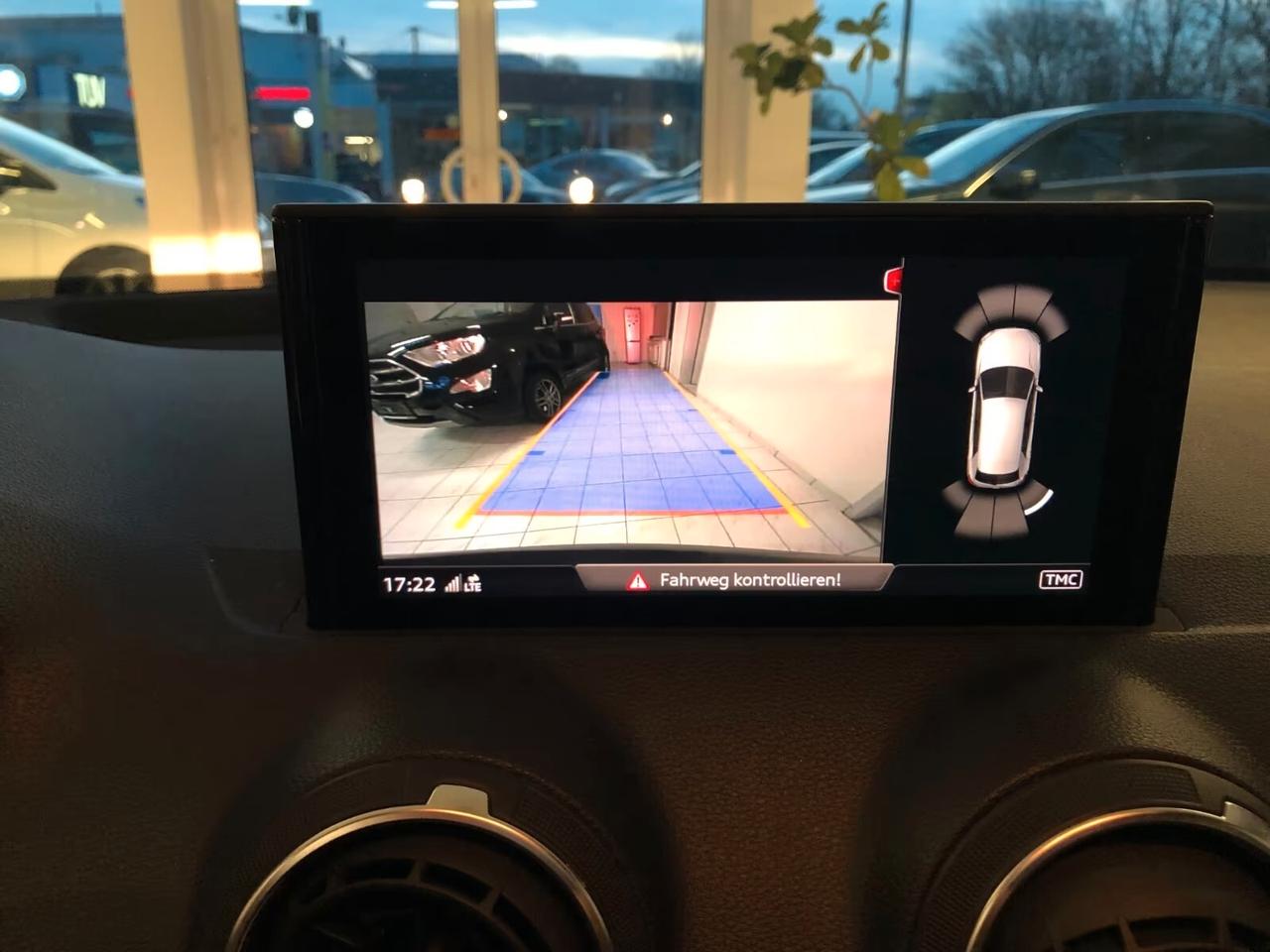 Audi Q2 30 TFSI Business Design