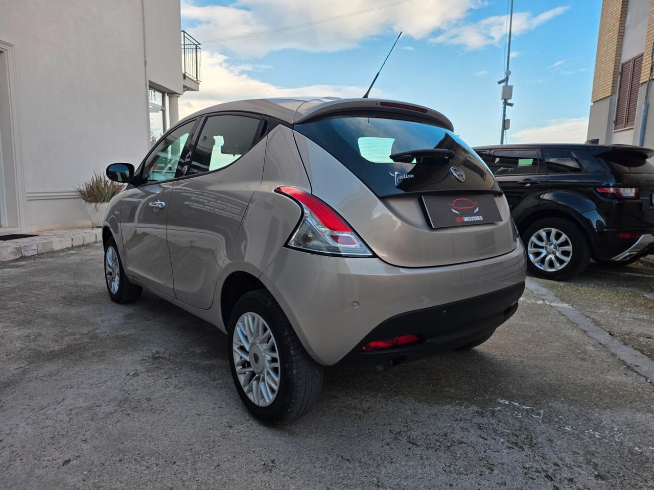Lancia Ypsilon 0.9 TwinAir 85 CV 5 porte Metano Ecochic Gold