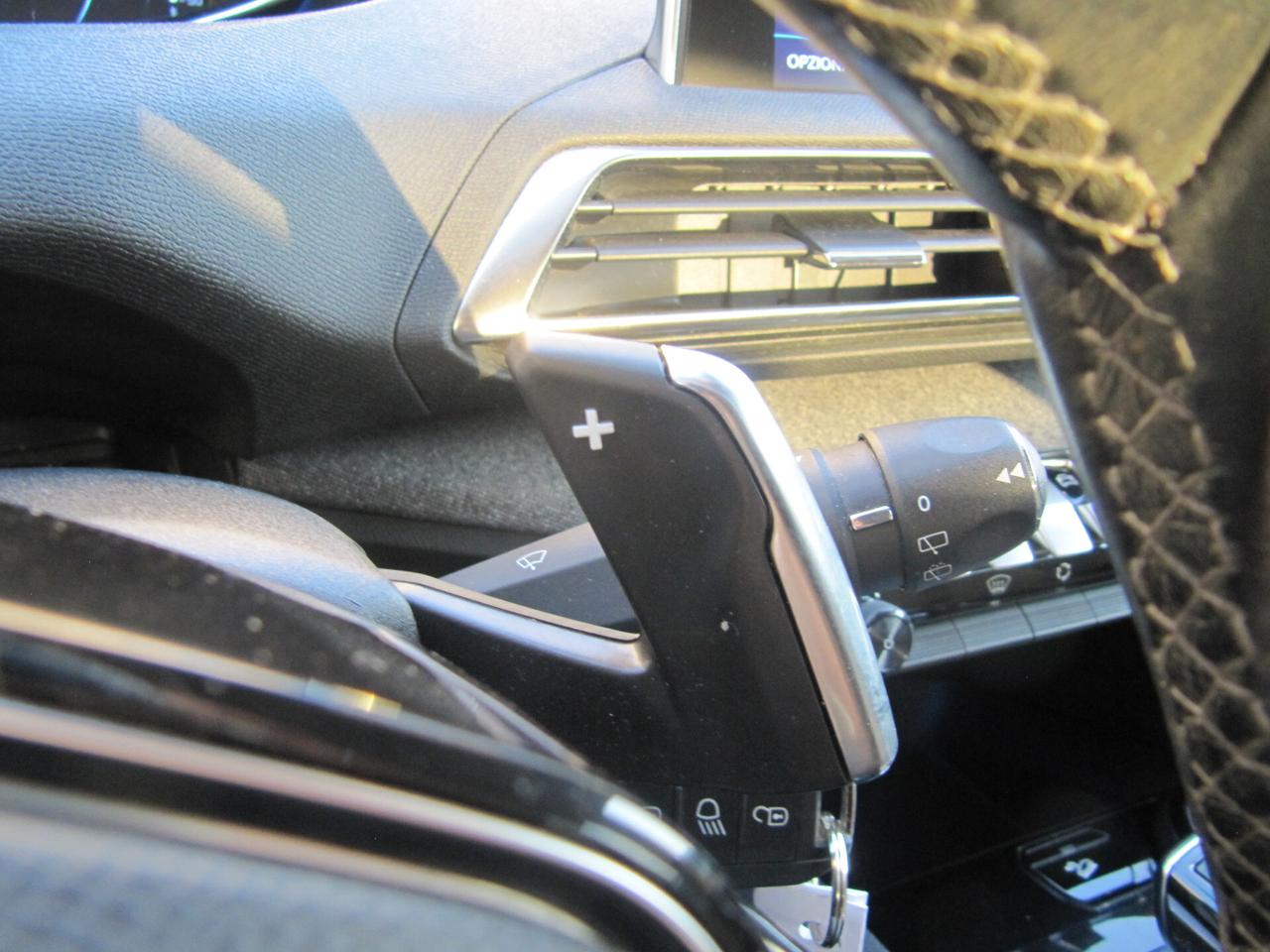 Peugeot 3008 BlueHDi 130 S&S EAT8 Allure - automatico