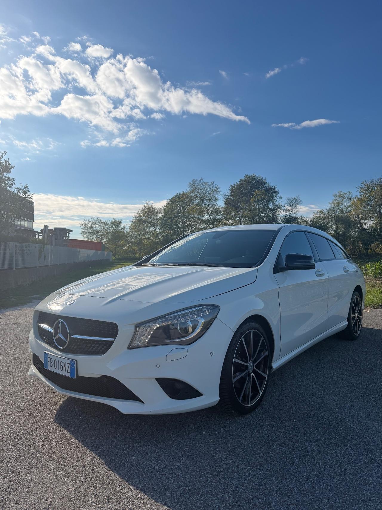 Mercedes-benz CLA 200 .