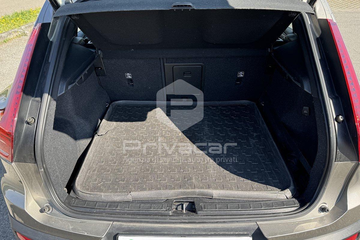 VOLVO XC40 T5 Recharge Plug-in Hybrid R-design