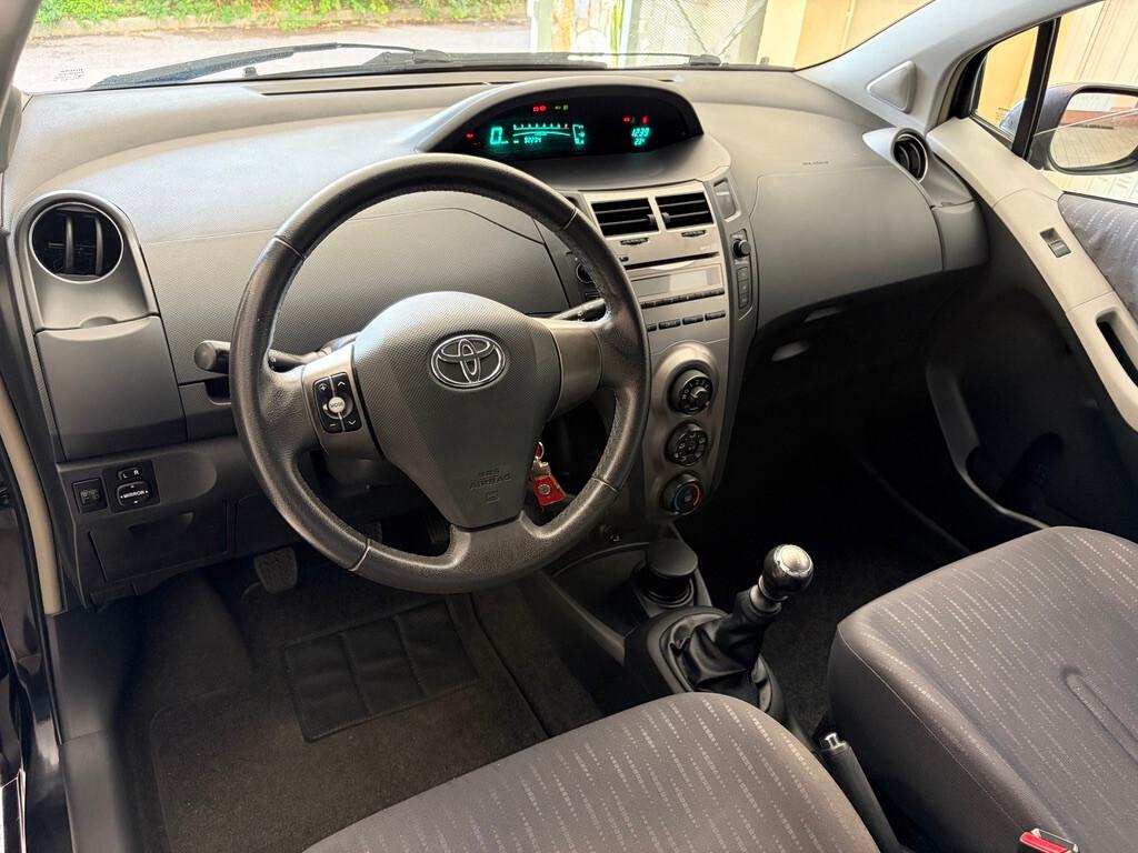 Toyota Yaris 3p 1.3 dual Sol -NEOPATENTATI-