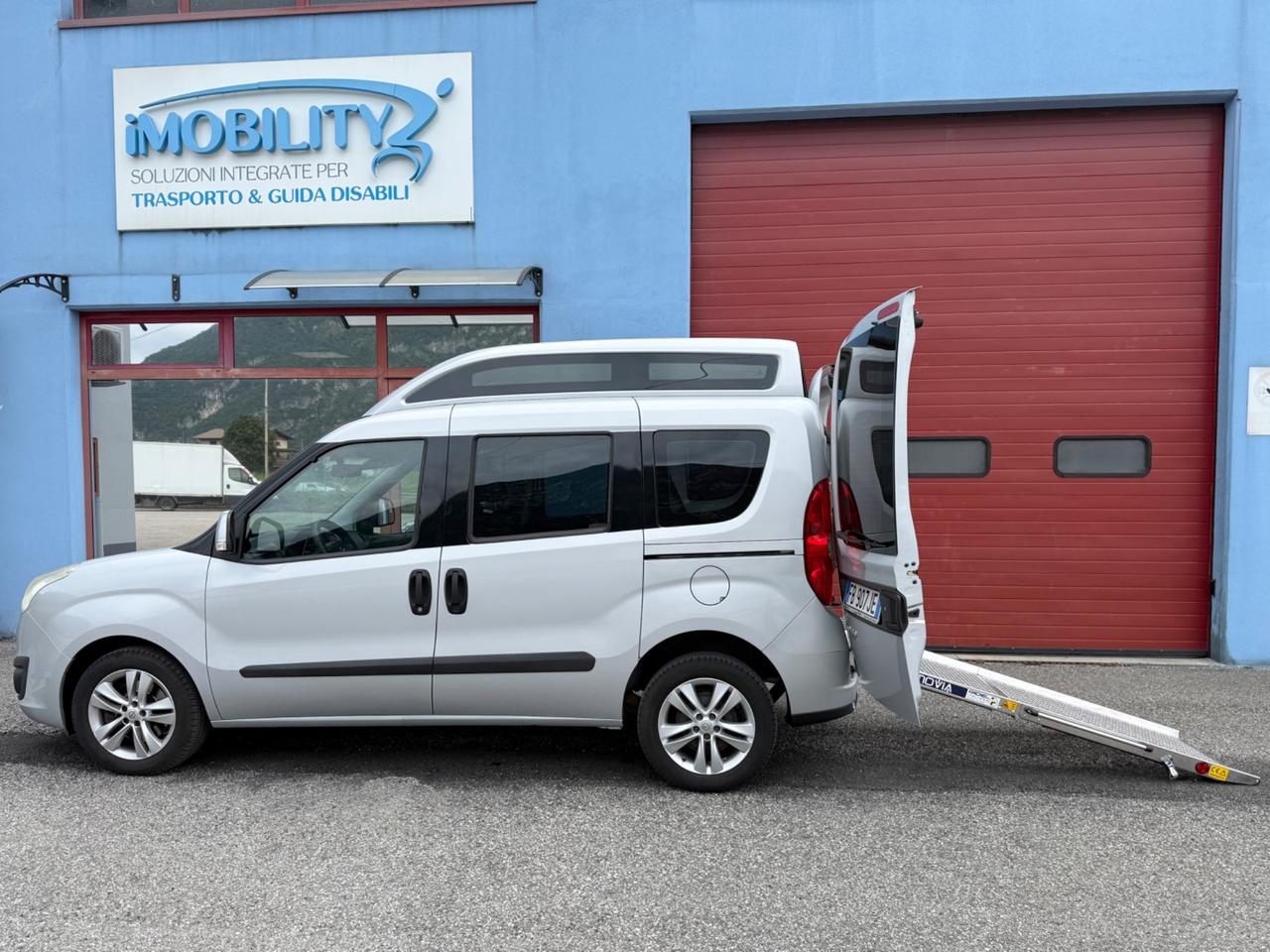 Opel Combo 1.6 allestito auto per disabili