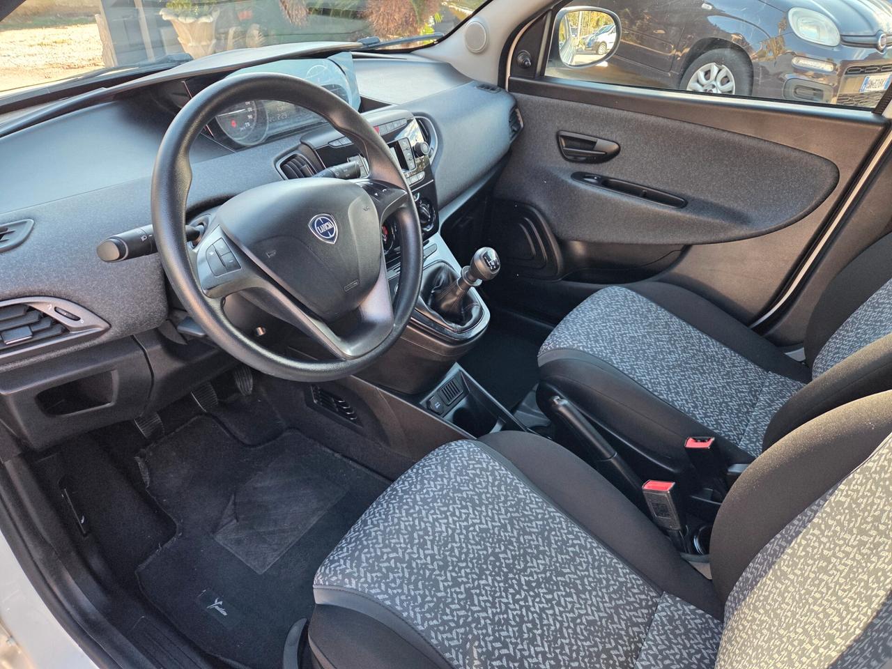 Lancia Ypsilon 1.2 benzina 69 cv - 06/2019 60.000 km