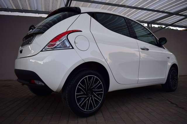 Lancia Ypsilon 1.0 Firefly Hybrid 70 cv Gold