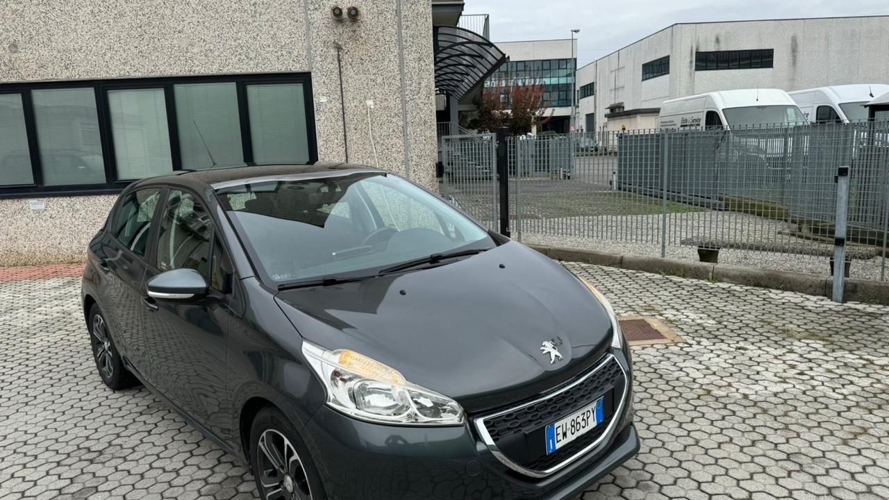 Peugeot 208 1.4 HDi 68 CV 5 porte Allure TETO NEO PATENTATI