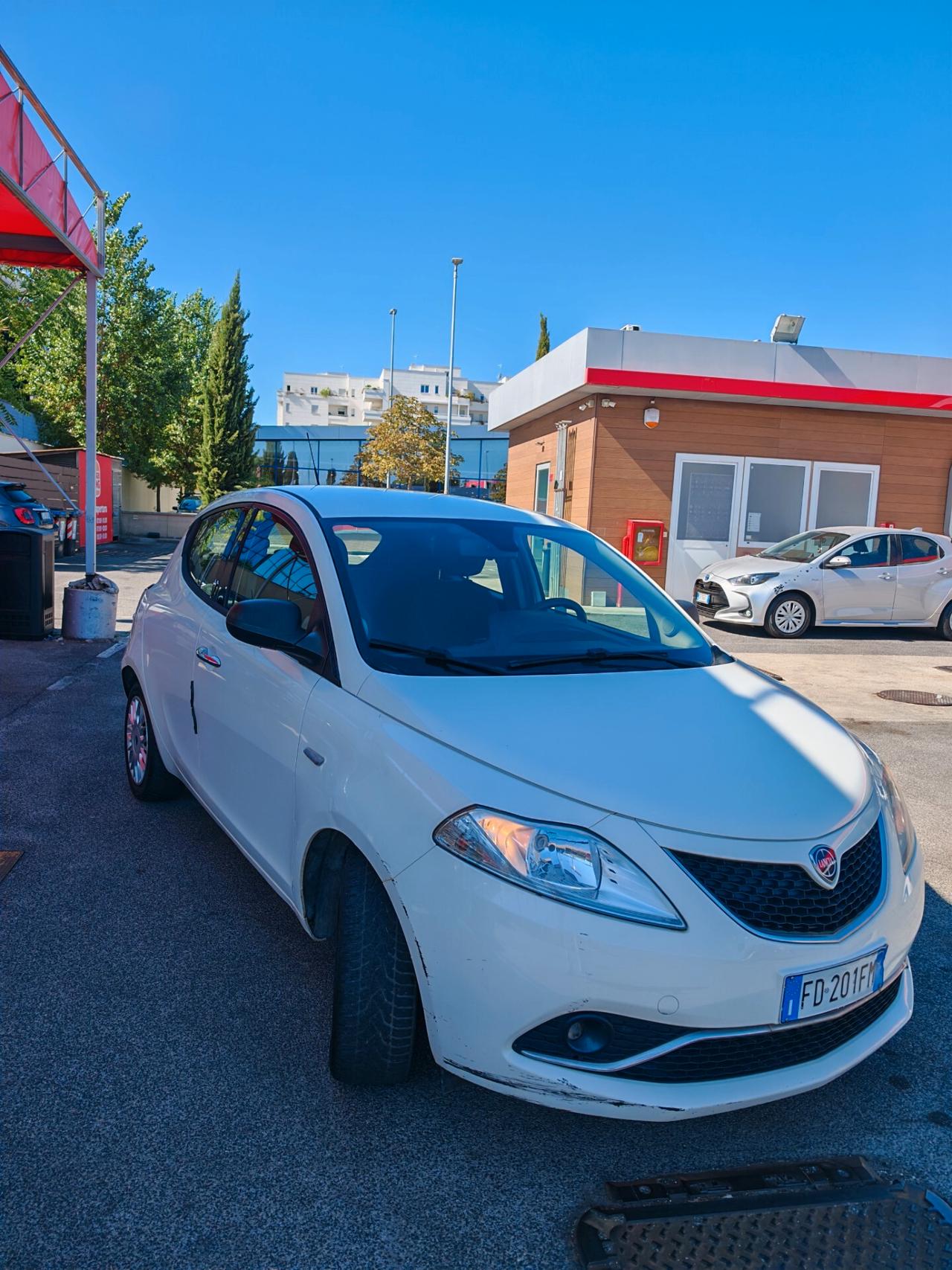 Lancia Ypsilon 0.9 TwinAir 85 CV 5 porte S&S DFN Platinum