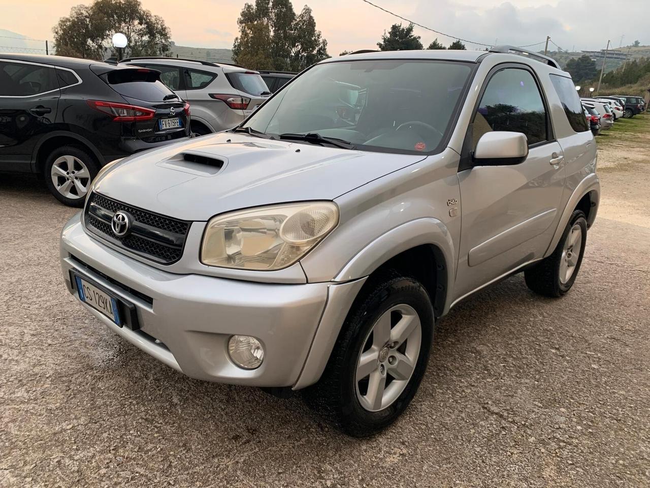 Toyota RAV4 2.0 Tdi D-4D 3 porte Sol - 2004