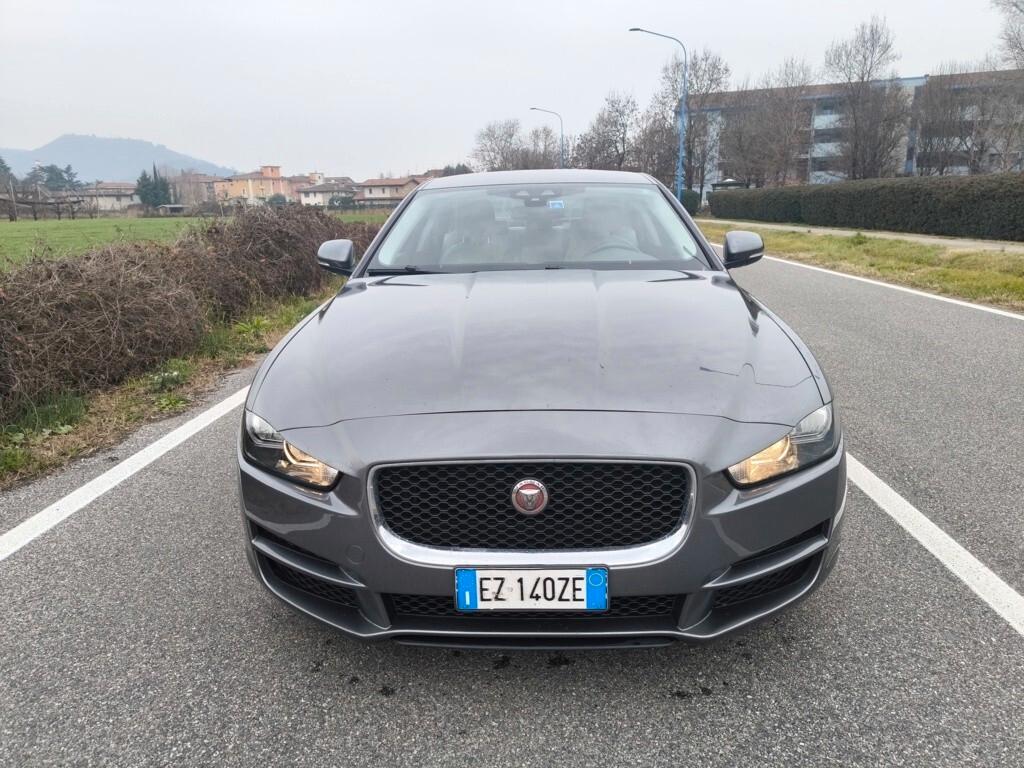 JAGUAR XE 2,0 180CV- AUTOMATICA-EURO 6- MOTORE NUOVO