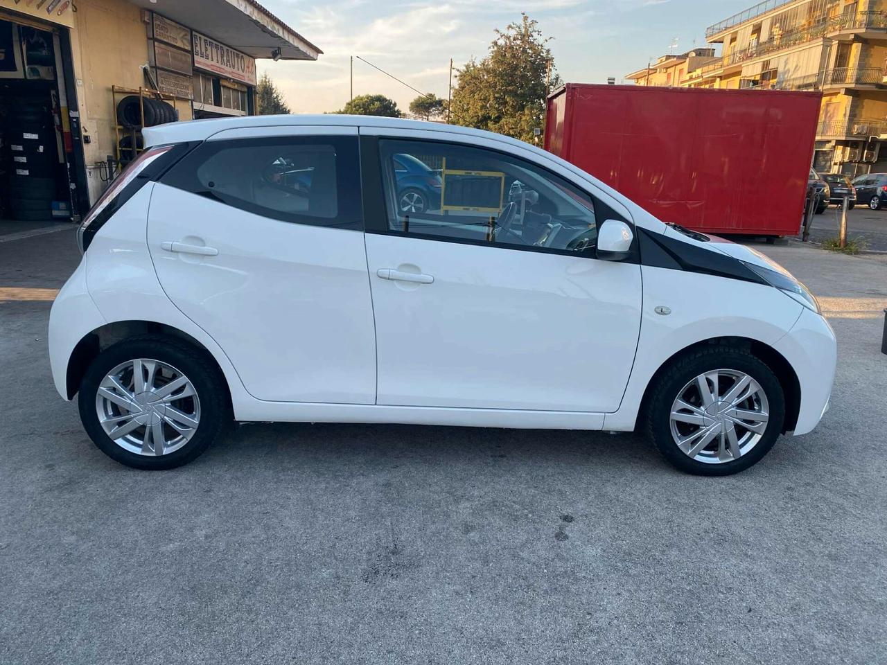 Toyota Aygo 1.0 VVT-i 69 CV 5 p. x-wave Come Nuova