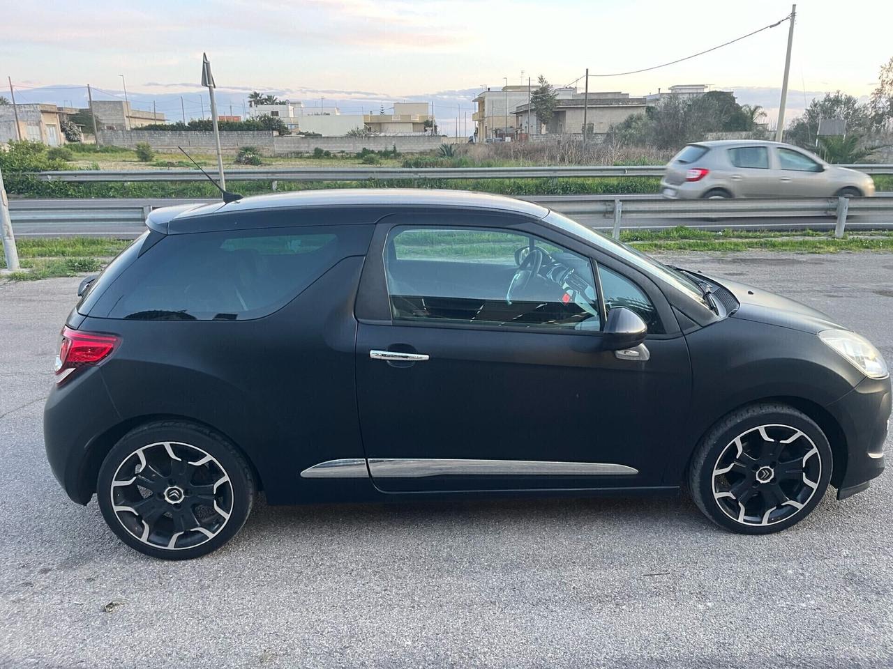Ds DS3 DS 3 1.4 HDi 70 Just Black Unipro 2012