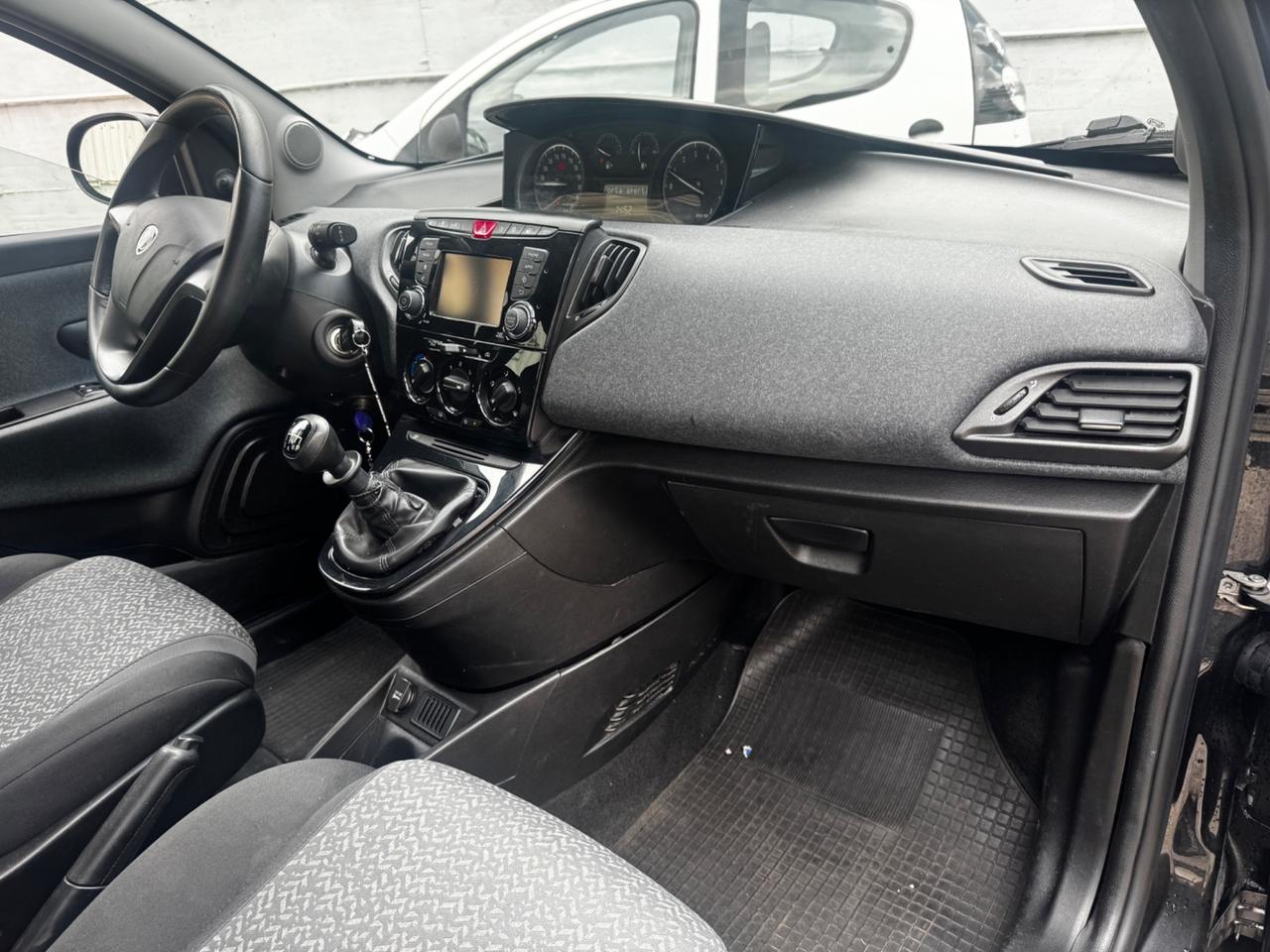 Lancia Ypsilon 1.0 FireFly 5 porte S&S Hybrid Alberta Ferretti