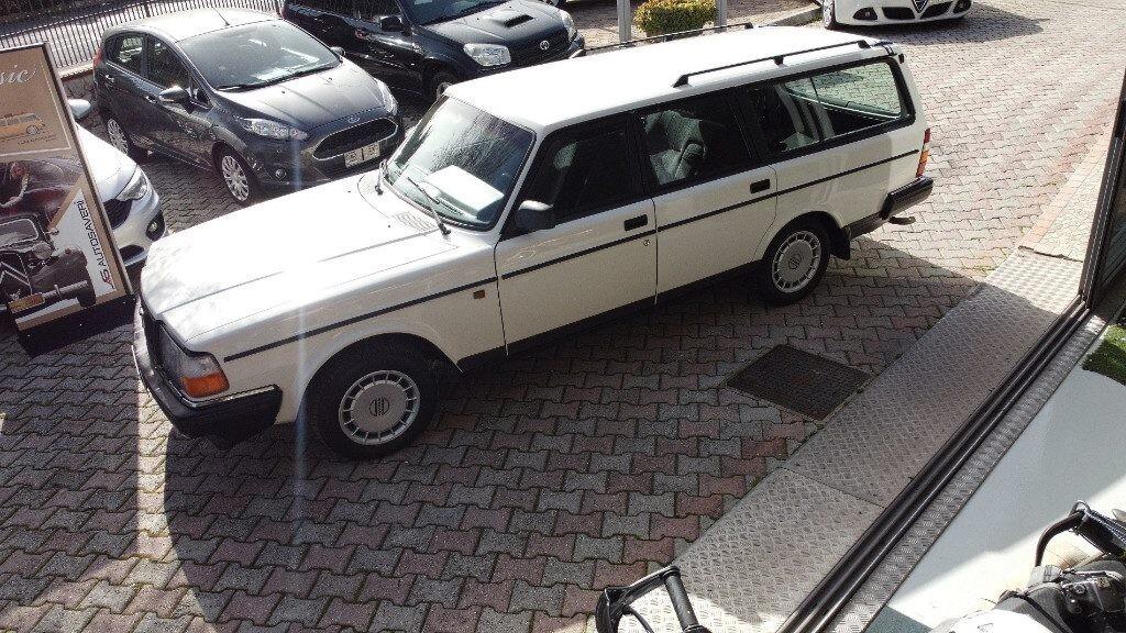 VOLVO 240 2.0 cat Station Wagon Polar
