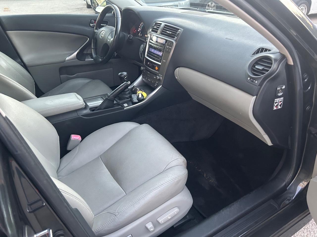 Lexus IS 220d 2.2 16V Luxury
