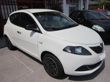 Lancia Ypsilon 1.0 FireFly 5 porte S&S Hybrid Gold NEOPATENTATI