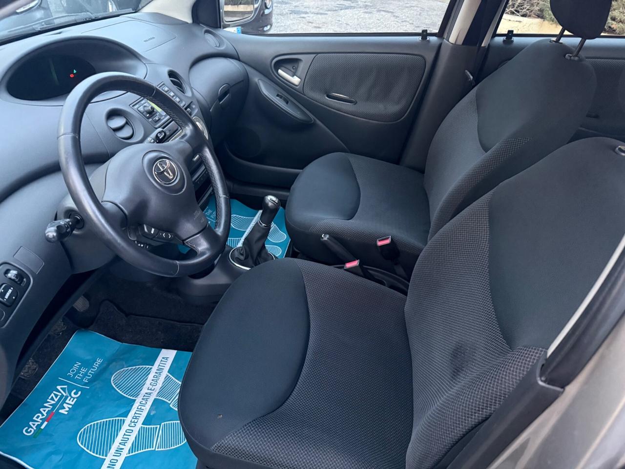 Toyota Yaris 1.0i 16V cat 5 porte Sol