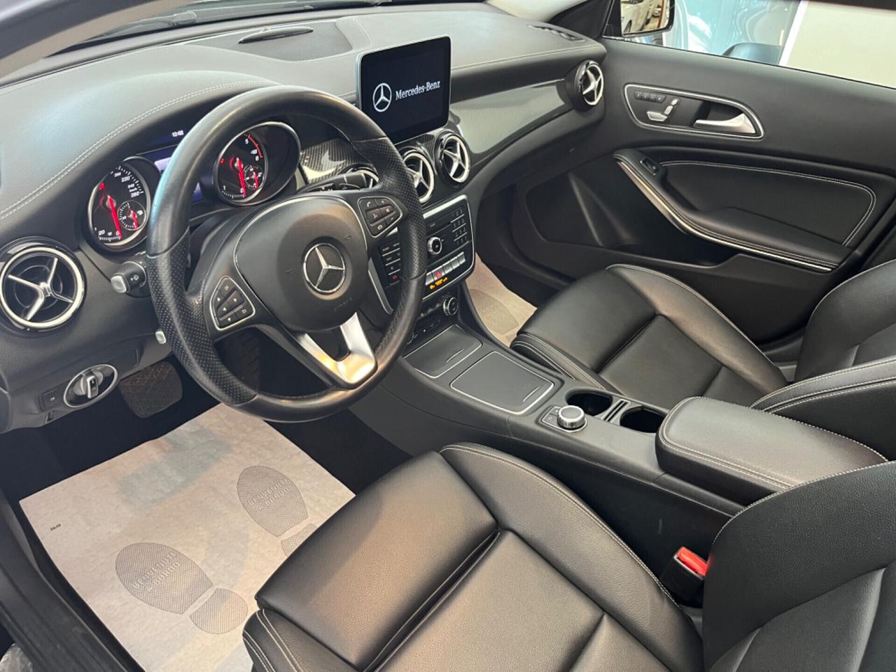 Mercedes-benz GLA 200d Premium Night edition