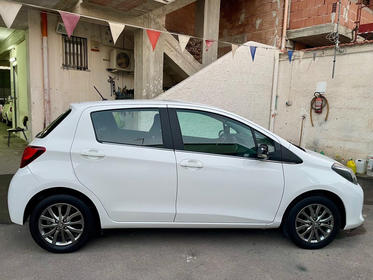 Toyota Yaris 1.0 5 porte Lounge Full navigatore retrocamera dal nord Italia