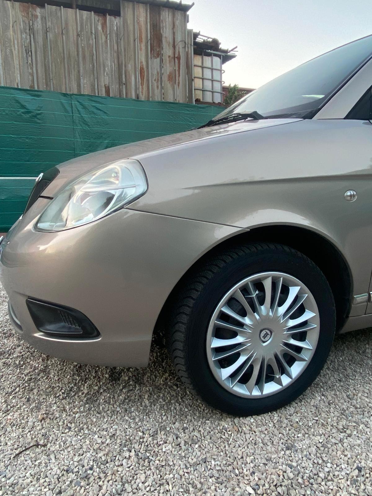 Lancia Ypsilon 1.3 MJT 90 CV Platino
