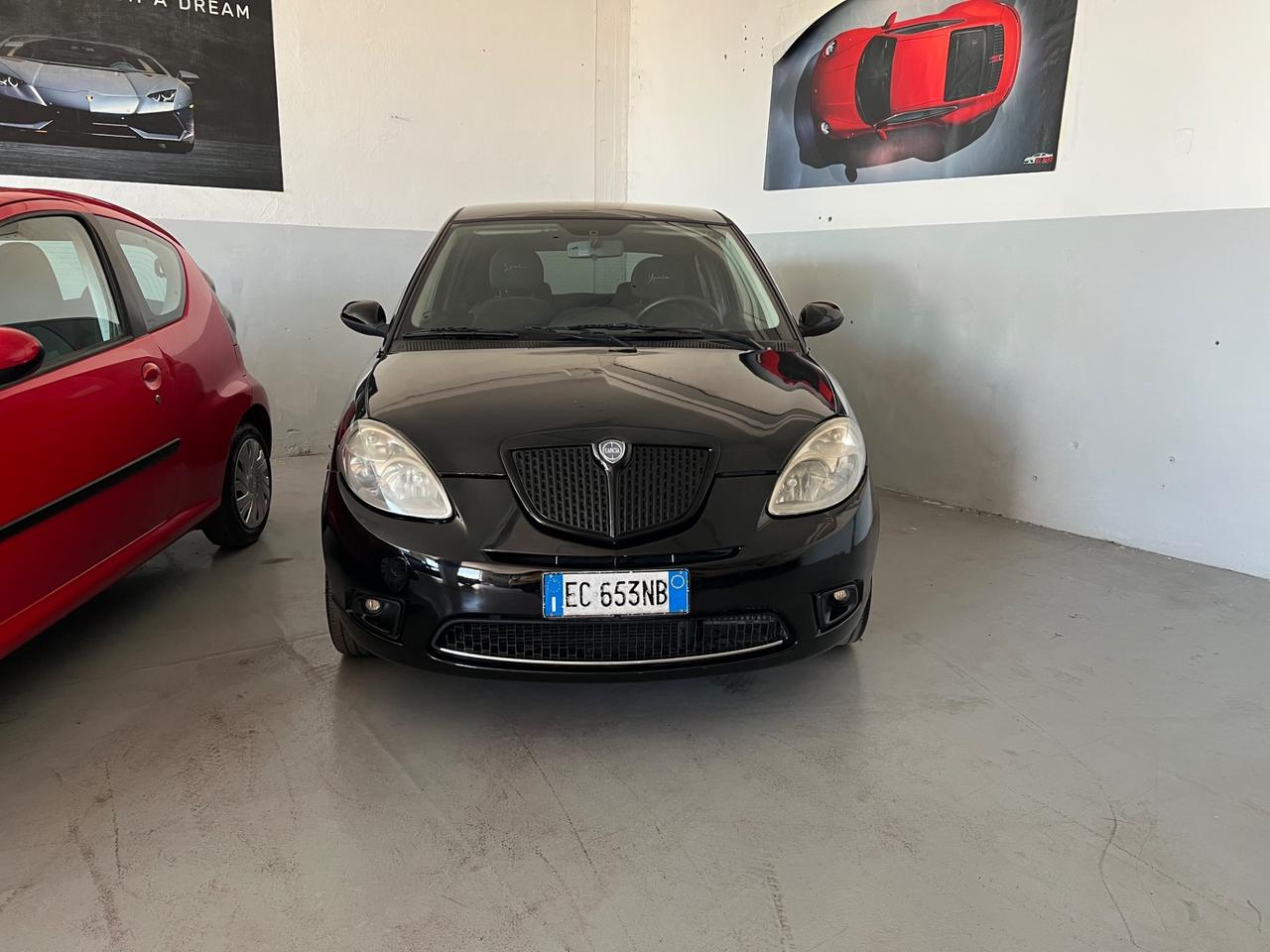 Lancia Ypsilon 1.3 MJT 75 CV MomoDesign